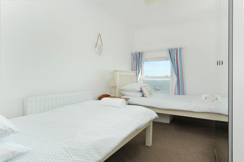 2 Bed Beach Front Apartment With Spectacular Views Overlooking Viking Bay Broadstairs Luaran gambar