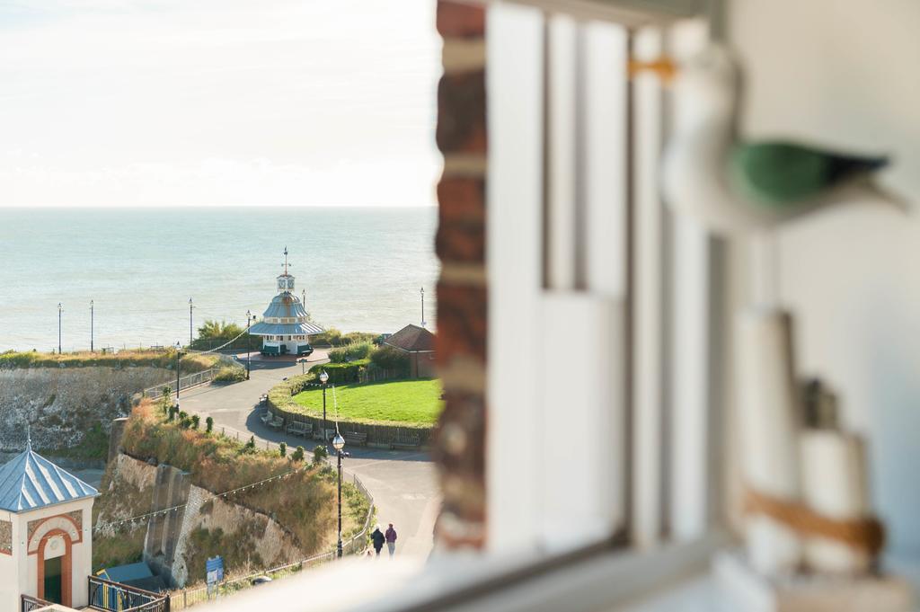 2 Bed Beach Front Apartment With Spectacular Views Overlooking Viking Bay Broadstairs Luaran gambar