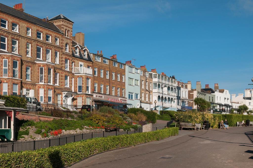 2 Bed Beach Front Apartment With Spectacular Views Overlooking Viking Bay Broadstairs Luaran gambar