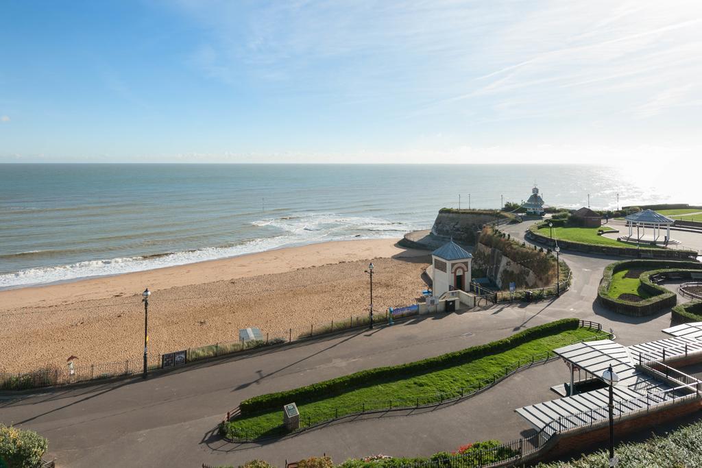 2 Bed Beach Front Apartment With Spectacular Views Overlooking Viking Bay Broadstairs Luaran gambar