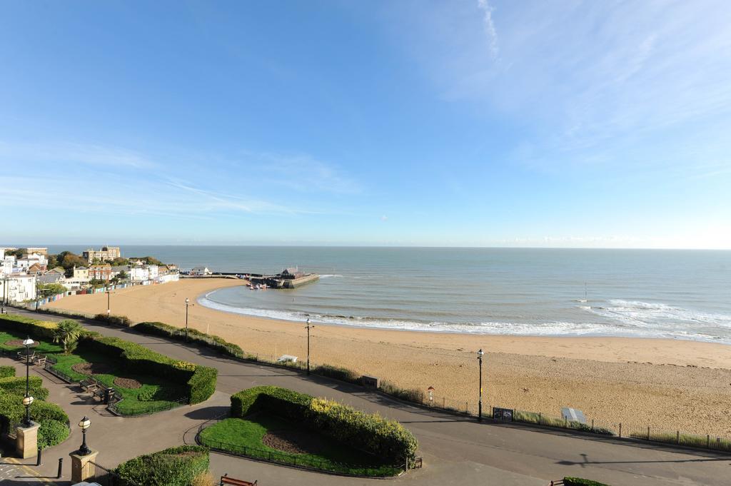 2 Bed Beach Front Apartment With Spectacular Views Overlooking Viking Bay Broadstairs Luaran gambar