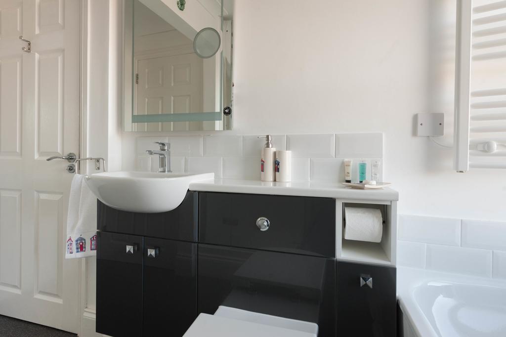 2 Bed Beach Front Apartment With Spectacular Views Overlooking Viking Bay Broadstairs Luaran gambar